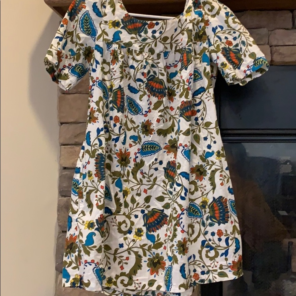 🌼Beautiful French Connection Floral Top🌼